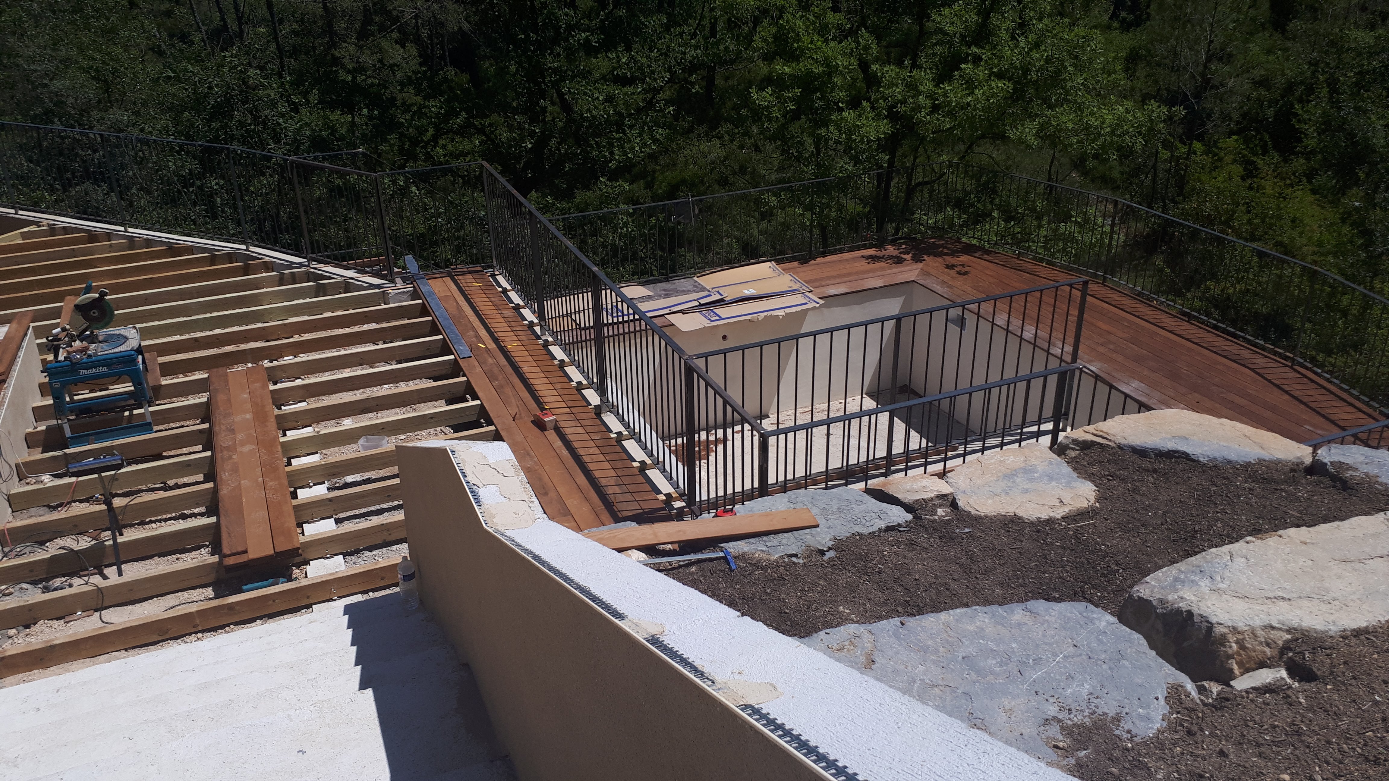 Aménagements extérieurs avec création d'une piscine à Saint Clément-de-Rivière